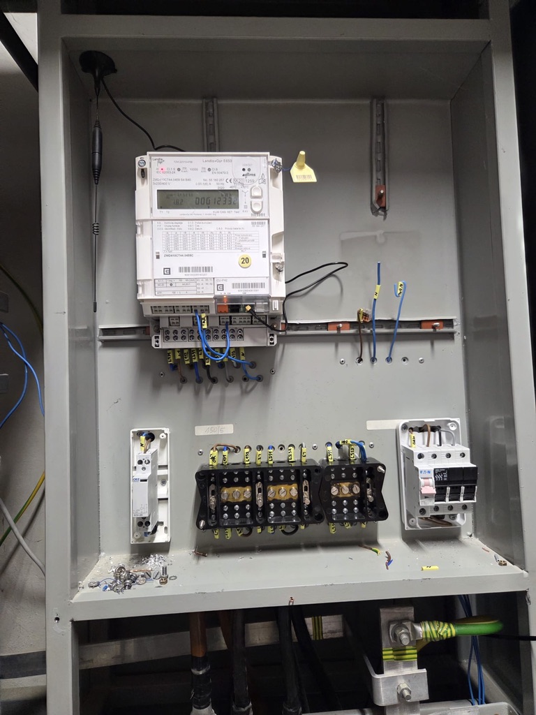Elektroměrový rozvaděč a silové připojení